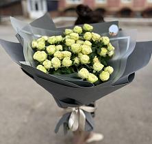 Букет Белые кустовые розы Солинеро в Прокудском