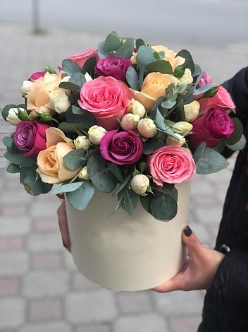 Цветочная композиция из Розы в шляпной коробке в Прокудском