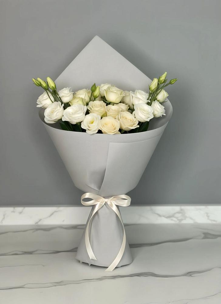 Букет цветов из: Розы и Лизиантусы в Прокудском