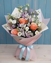 Букет цветов из:  Лизиантусы, Розы, Альстромерии и Гипсофила в Прокудском