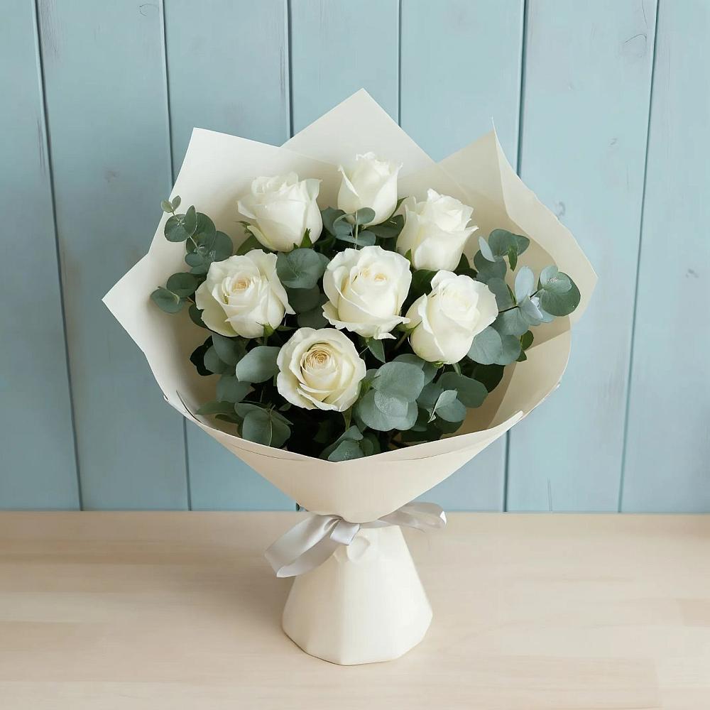 Букет Белые розы в Эвкалипте в Прокудском