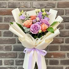 Букет цветов из:  Лизиантусы и Розы в Прокудском