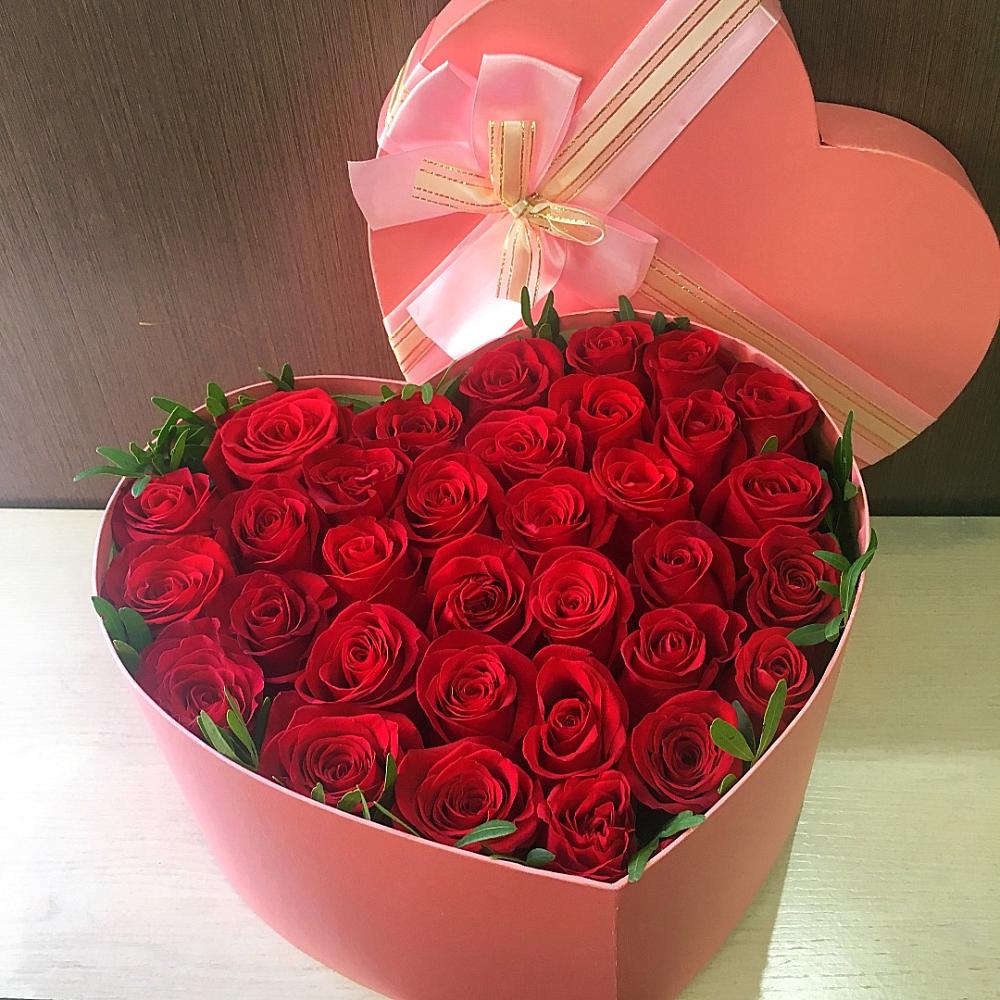 Цветочная композиция из Розы в коробке в виде сердца в Прокудском