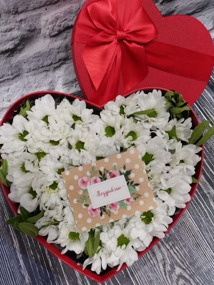 Цветочная композиция из Хризантемы в виде сердца в Прокудском