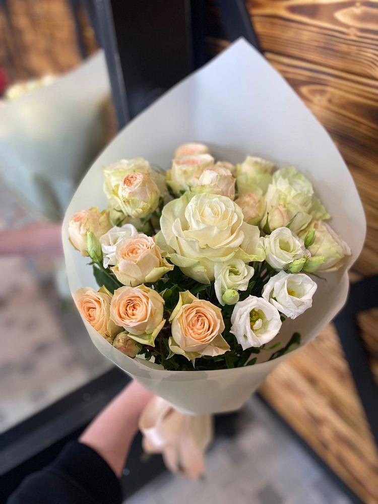 Букет цветов из: Розы и Лизиантусы в Прокудском